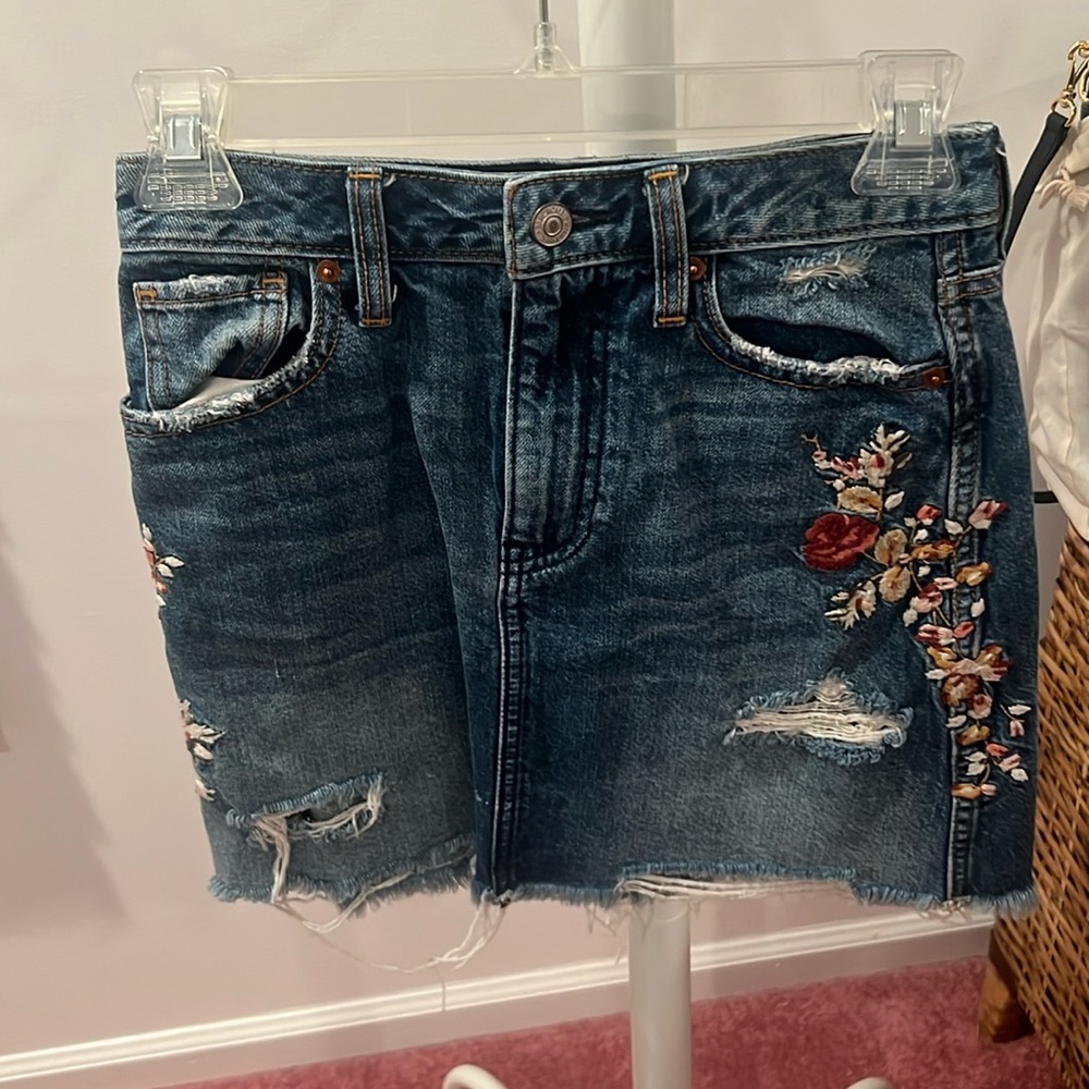 Jean skirt with rips and floral design